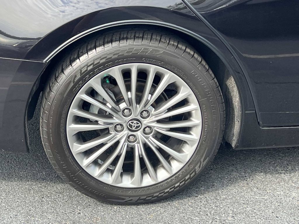 Used 2021 Toyota Avalon Limited w/ Advanced Safety Package FWD image 9