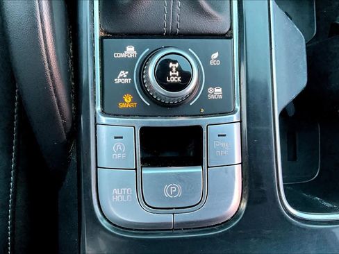 Used 2022 Kia Telluride LX image 32