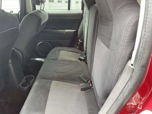 Used 2014 Jeep Patriot Latitude w/ All Weather Capability Group AWD/4WD image 12