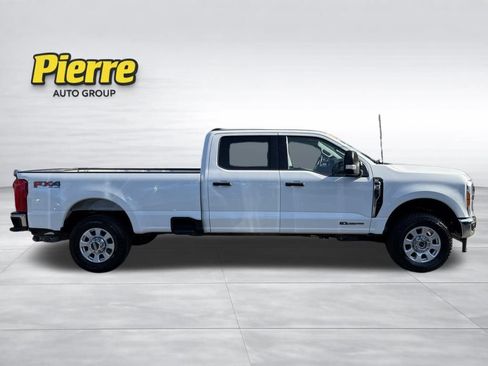 Used 2023 Ford F350 XLT w/ FX4 Off-Road Package AWD/4WD image 3