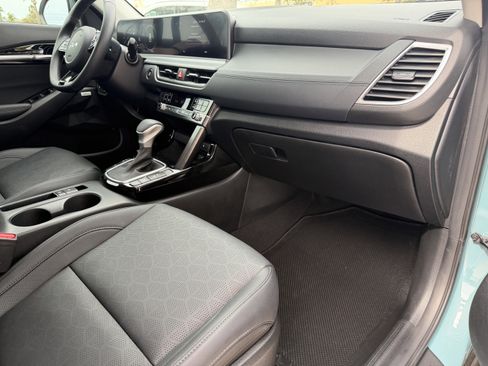 Certified 2024 Kia Seltos SX w/ SX Sunroof Package image 13