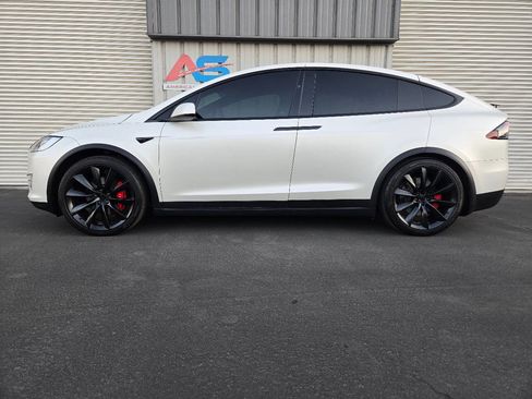 Used 2021 Tesla Model X Performance image 3