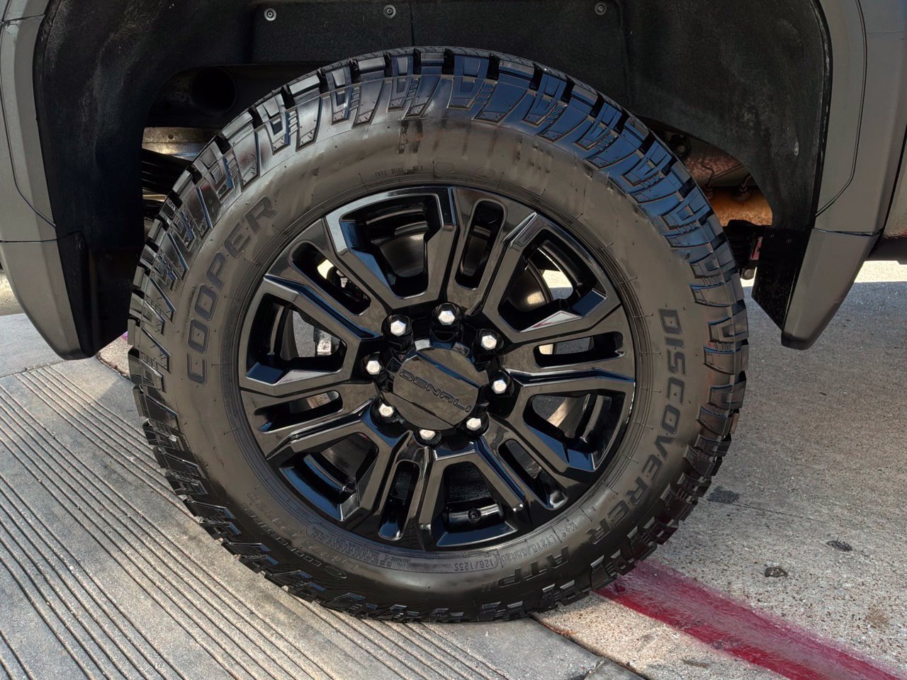Used 2021 GMC Sierra 2500 Denali w/ Denali Black Diamond Edition AWD/4WD image 9