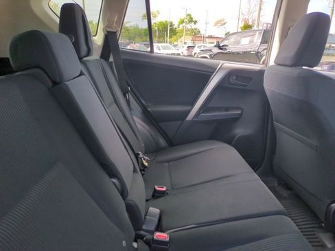 Used 2017 Toyota RAV4 LE image 18