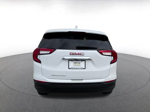 Used 2024 GMC Terrain SLE image 12