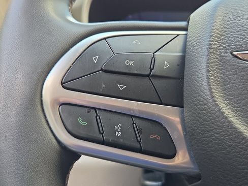 Used 2023 Chrysler Pacifica Touring-L FWD image 22