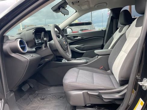 Used 2024 Chevrolet Trax LS w/ LS Convenience Package FWD image 19