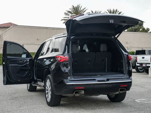 Used 2022 Chevrolet Traverse Premier FWD image 28