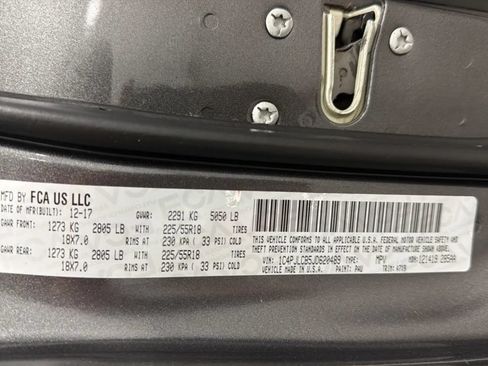Used 2018 Jeep Cherokee Latitude w/ Altitude Package FWD image 22