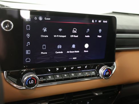 New 2025 GMC Canyon AT4 w/ Nightfall Edition image 17