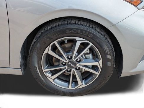 Used 2024 Kia Forte LXS FWD image 11