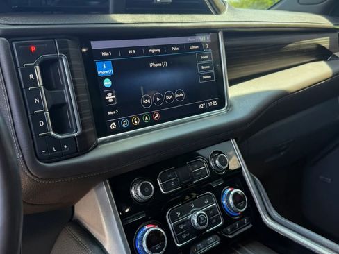 Used 2021 GMC Yukon Denali w/ Denali Ultimate Package AWD/4WD image 13