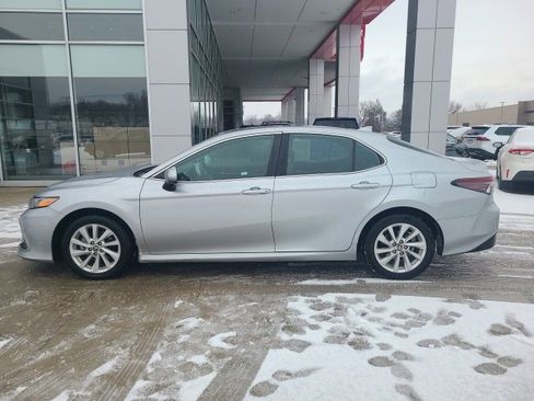 Used 2024 Toyota Camry LE image 4