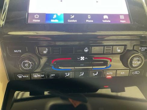 Used 2022 Jeep Grand Cherokee Limited image 18