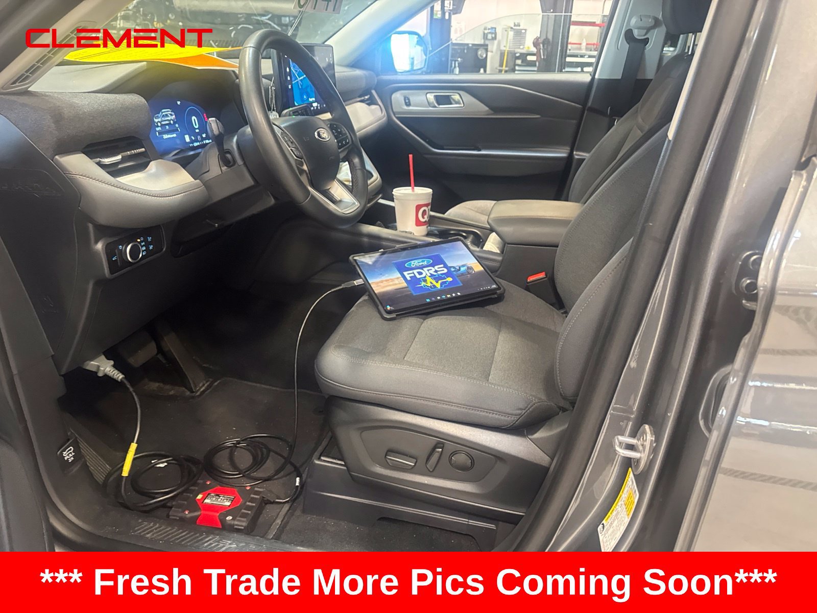 Used 2025 Ford Explorer Active AWD/4WD image 3