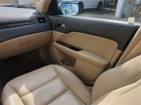Used 2010 Ford Fusion SEL image 17