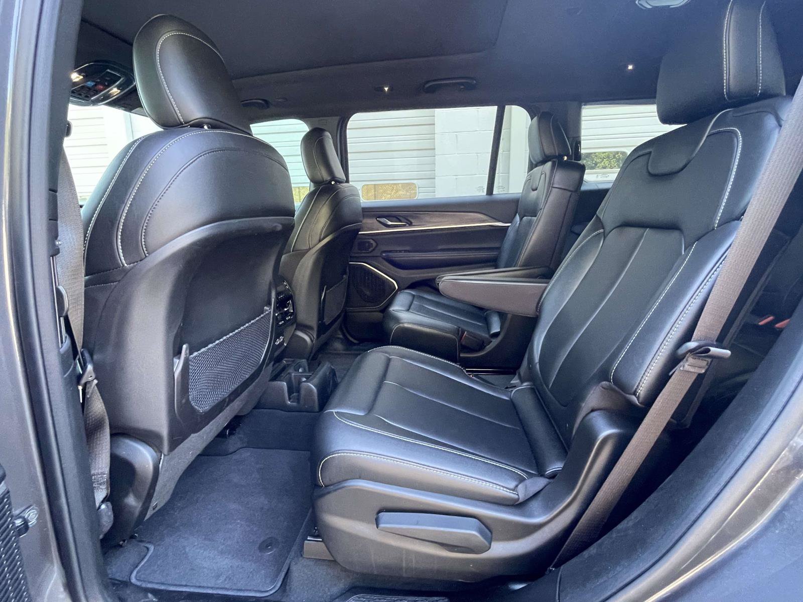 Used 2025 Jeep Grand Cherokee L Limited w/ Black Appearance Package AWD/4WD image 13