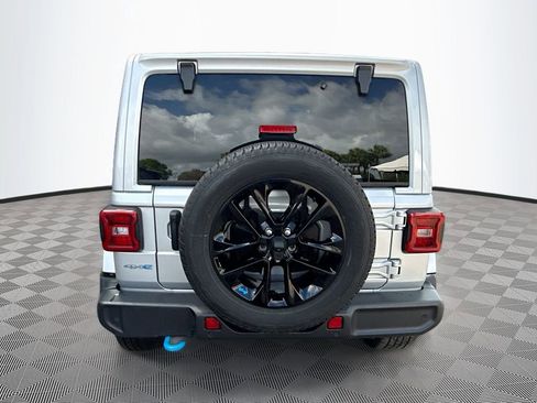 Used 2022 Jeep Wrangler Unlimited Sahara w/ Cold Weather Group image 7