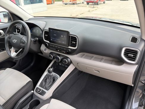 Used 2025 Hyundai Venue SEL FWD image 27