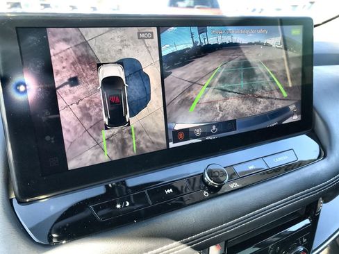 Used 2025 Nissan Rogue SL w/ Tech Package image 17