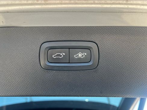 Used 2018 Volvo XC90 T5 Momentum w/ Convenience Package image 40