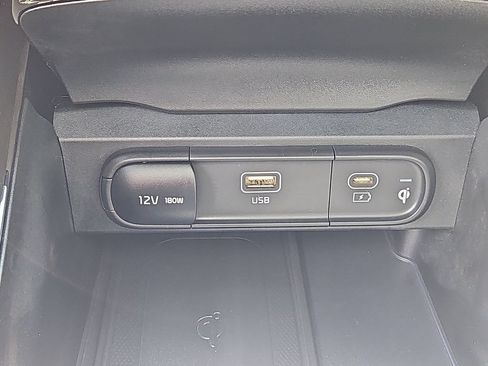 Certified 2023 Kia Telluride EX w/ EX Captain's Chair Package AWD/4WD image 17