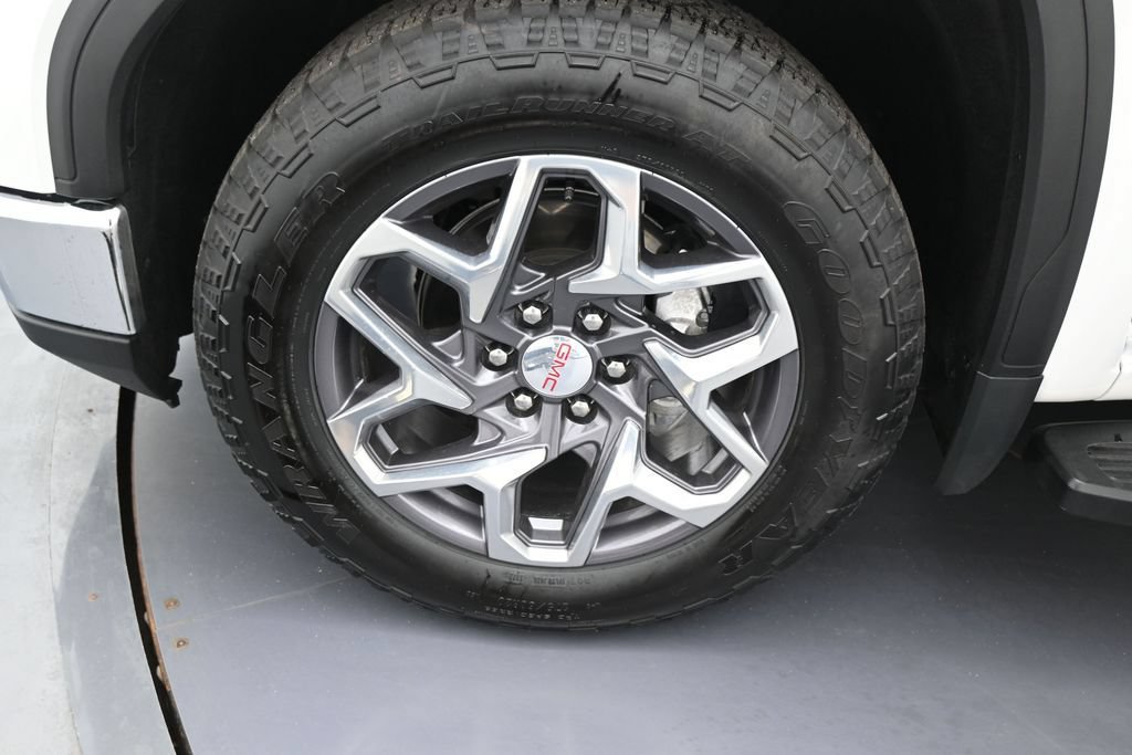 Used 2022 GMC Sierra 1500 SLT w/ SLT Convenience Package AWD/4WD image 8