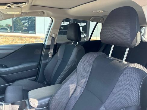 Used 2025 Subaru Outback Premium AWD/4WD image 3