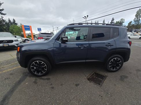 Used 2023 Jeep Renegade Latitude AWD/4WD image 4