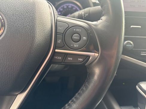 Used 2022 Toyota Camry XLE image 11