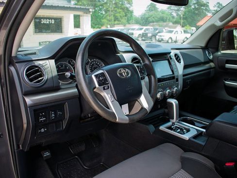 Used 2014 Toyota Tundra SR5 w/ SR5 Upgrade Package RWD image 17