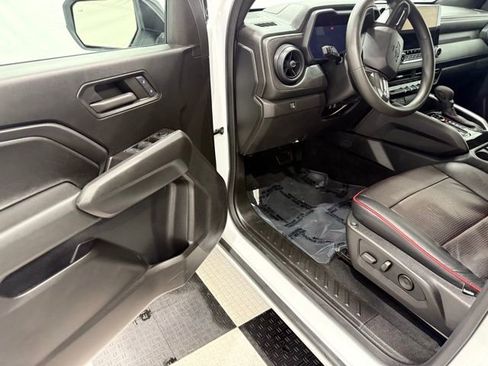 Used 2024 Chevrolet Colorado Trail Boss image 29