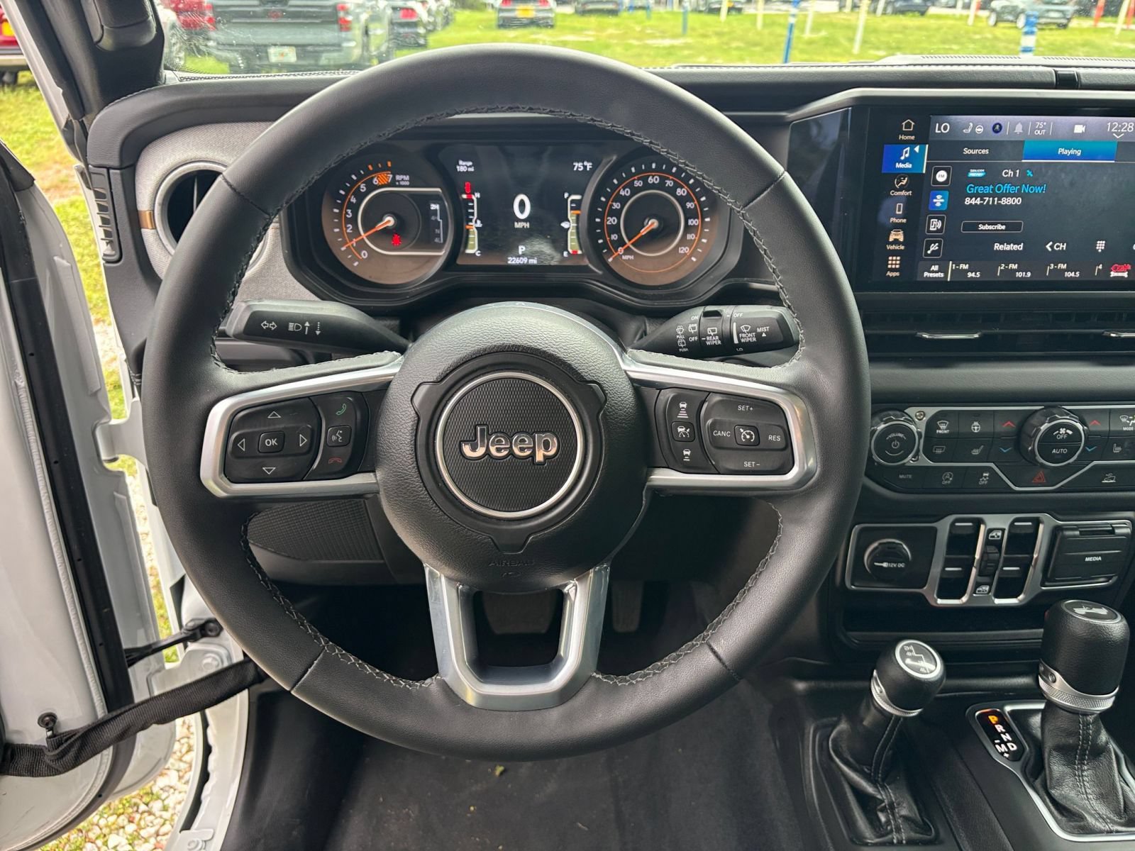Used 2025 Jeep Wrangler Unlimited Sahara AWD/4WD image 26