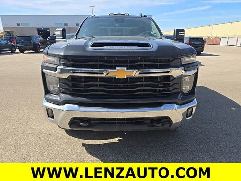 Used 2024 Chevrolet Silverado 2500 LT w/ Convenience Package AWD/4WD image 2