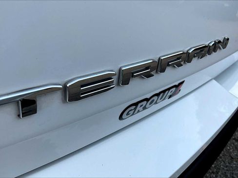 Used 2022 GMC Terrain SLE w/ Driver Convenience Package image 9