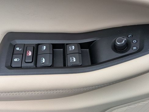 Certified 2024 Jeep Grand Cherokee Limited w/ Black Appearance Package image 12