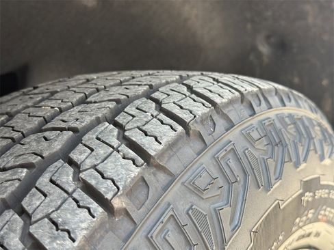 Used 2025 GMC Canyon Elevation image 24