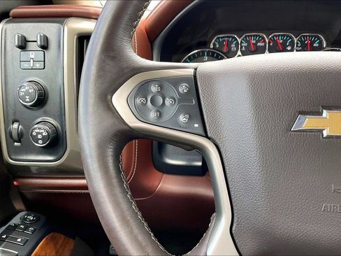 Used 2015 Chevrolet Silverado 1500 High Country w/ High Country Premium Package AWD/4WD image 10