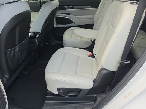 Used 2022 Kia Telluride S FWD image 16
