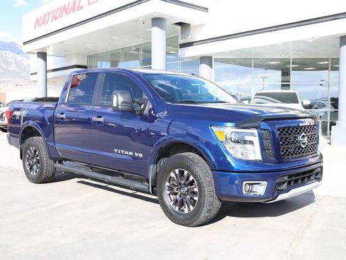 Used 2018 Nissan Titan PRO-4X w/ Pro-4x Convenience Package AWD/4WD image 8