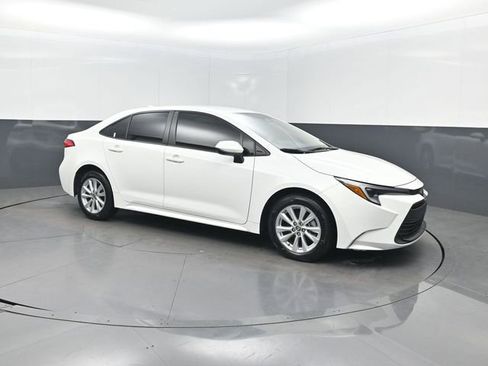 Used 2024 Toyota Corolla LE w/ LE Convenience Package image 7