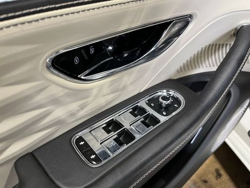 Used 2022 Bentley Flying Spur V8 image 25