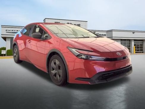 Used 2025 Toyota Prius LE FWD image 3