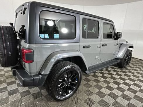 Used 2023 Jeep Wrangler Unlimited Sahara w/ Cold Weather Group AWD/4WD image 2