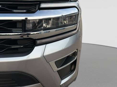 Used 2024 Ford Expedition Limited AWD/4WD image 11