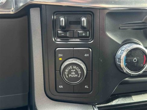 Used 2022 Ford F150 Lariat w/ Trailer Tow Package image 24