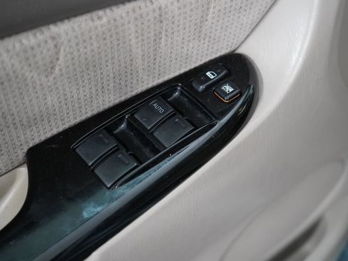 Used 2004 Toyota Sienna LE w/ LE Pkg 1 FWD image 23