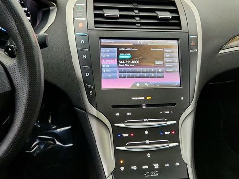 Used 2013 Lincoln MKZ image 18