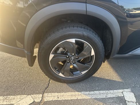 Certified 2024 Nissan Rogue SV w/ SV Premium Package FWD image 11