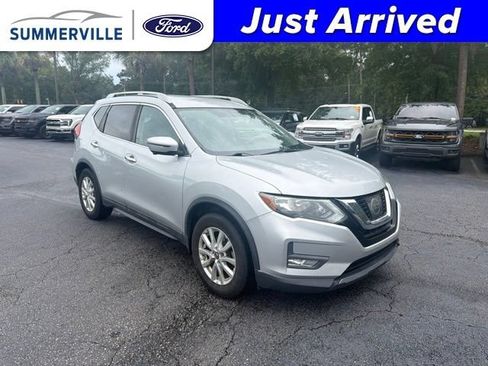 Used 2017 Nissan Rogue SV w/ SV Premium Package FWD image 1